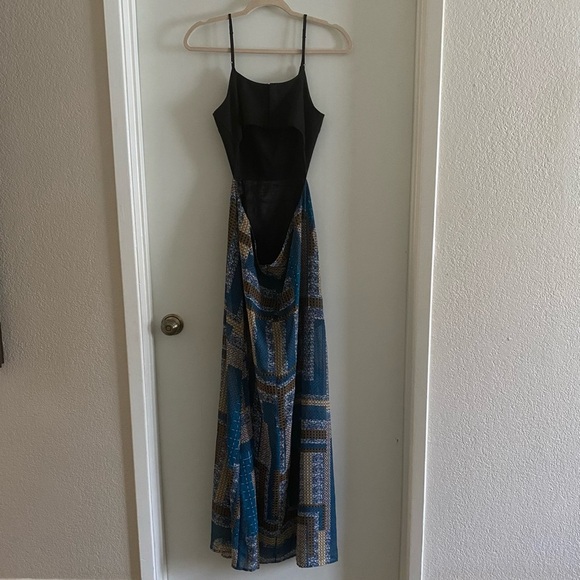 Like Mynded Blue Geometric Women's Partially Backless Maxi Dress Size S NWT - Picture 3 of 14